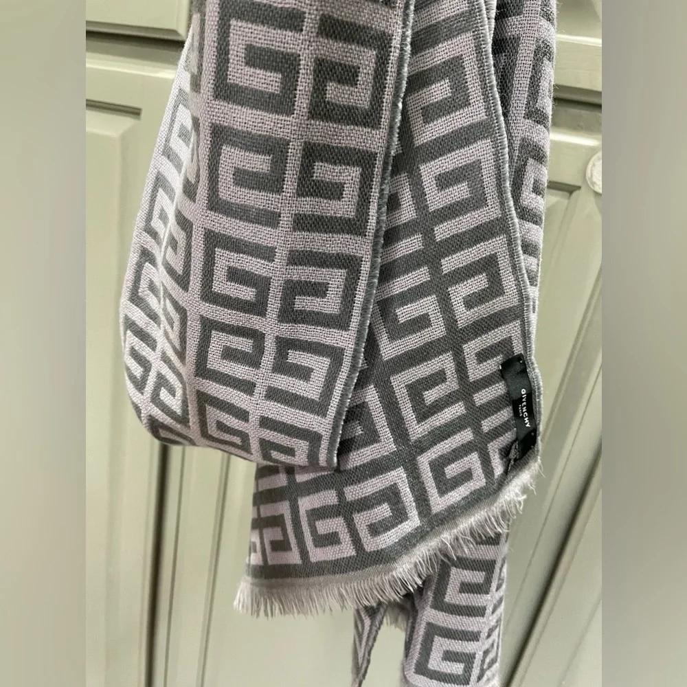 NWOT Givenchy Wool Scarf - Picture 3 of 5